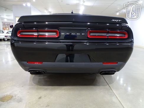 Used 2015 Dodge Challenger SRT Hellcat image 13