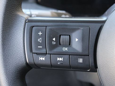 Used 2025 Nissan Kicks SV image 12