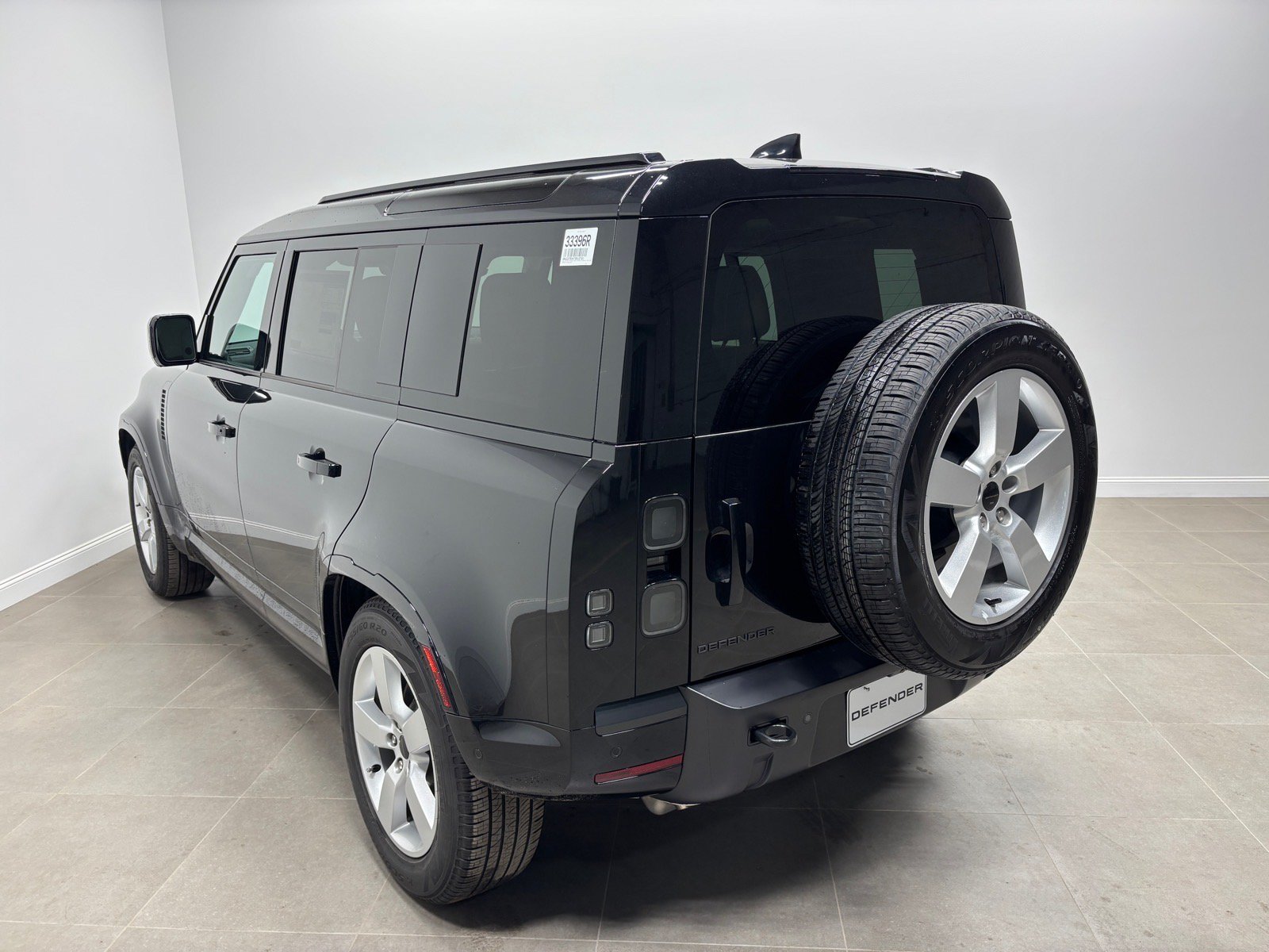 Used 2026 Land Rover Defender 110 X-Dynamic SE AWD/4WD image 9