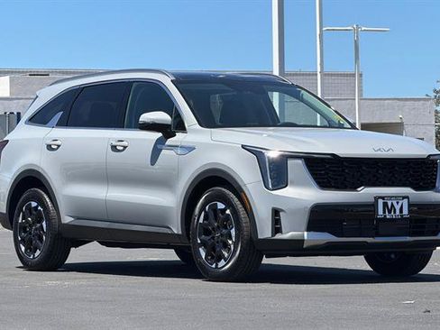 New 2026 Kia Sorento S FWD image 2