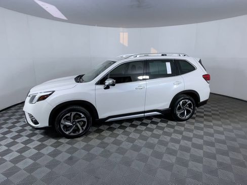 Used 2023 Subaru Forester Touring image 4