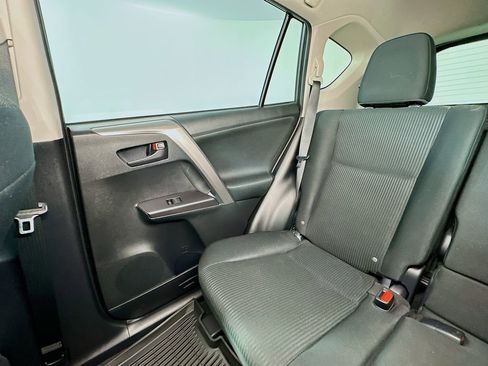 Used 2017 Toyota RAV4 LE AWD/4WD image 12