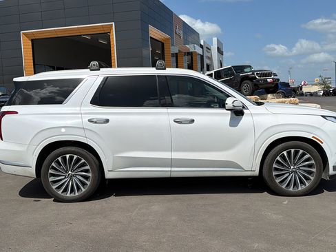 Used 2025 Hyundai Palisade Calligraphy FWD image 4