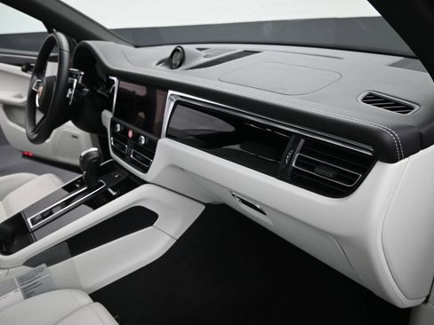 New 2025 Porsche Macan image 21