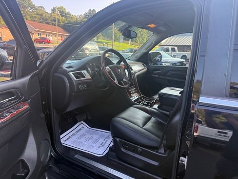 Used 2011 Cadillac Escalade AWD image 54