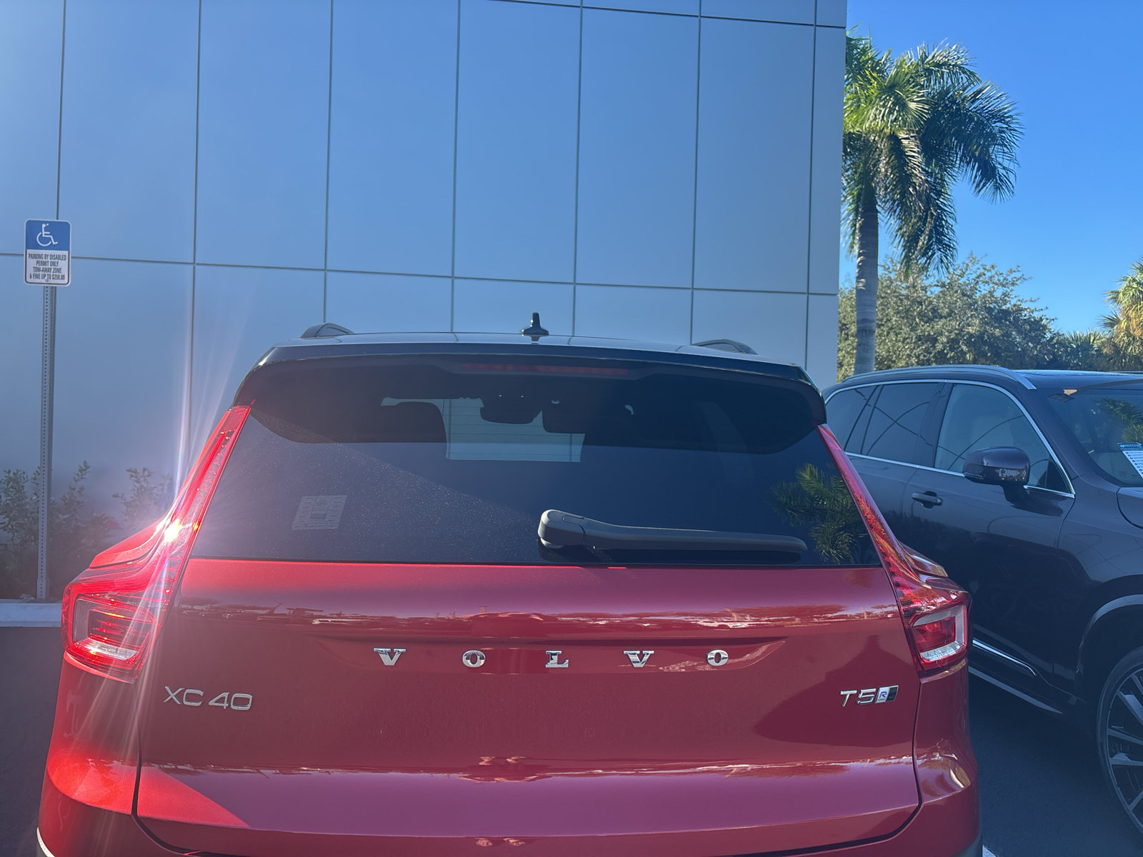 Used 2019 Volvo XC40 T5 R-Design AWD/4WD image 4
