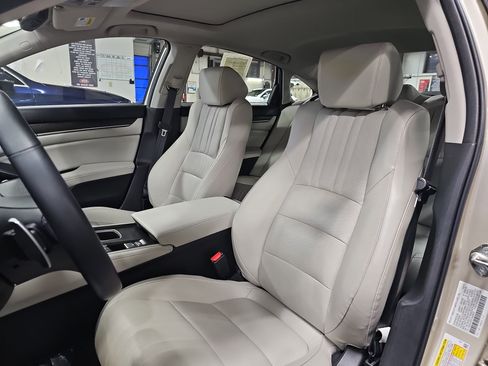 Used 2018 Honda Accord Touring image 15