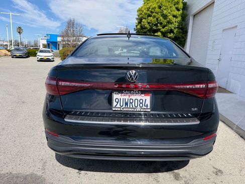 Certified 2025 Volkswagen Jetta SE w/ Sunroof Package image 5