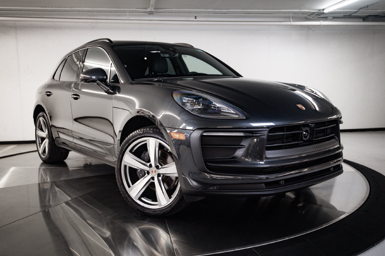 Certified 2026 Porsche Macan AWD/4WD image 9