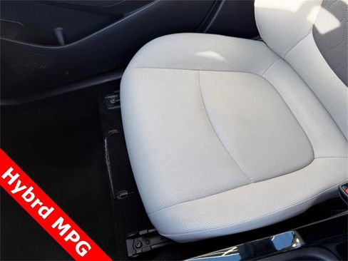 Used 2021 Toyota Corolla LE image 27