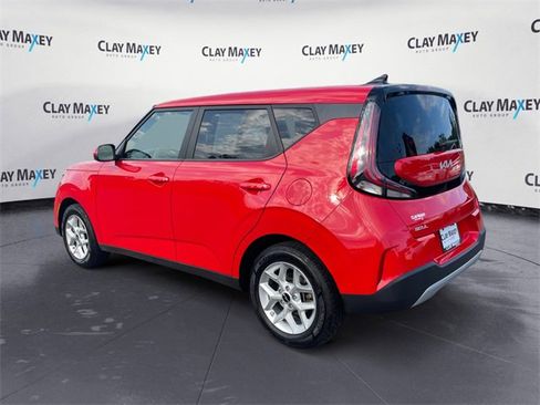 Used 2023 Kia Soul LX w/ LX Technology Package image 3