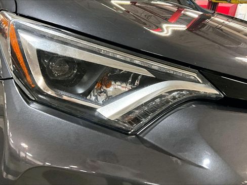 Used 2017 Toyota RAV4 SE image 27
