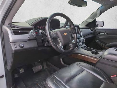 Used 2019 Chevrolet Suburban LT image 10
