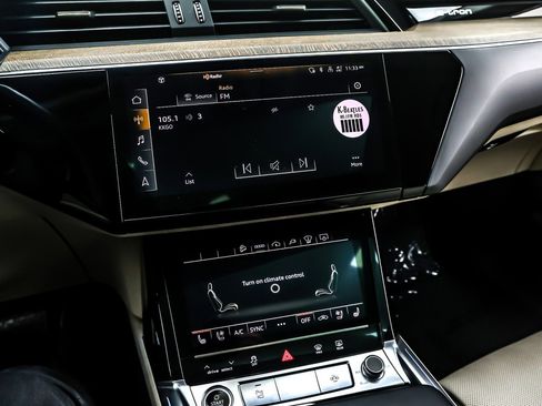 Used 2022 Audi e-tron Prestige image 21
