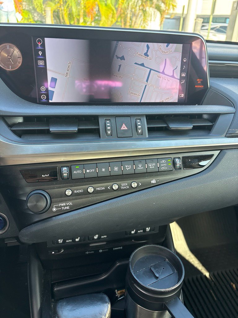 Used 2019 Lexus ES 300h w/ Premium Package FWD image 3