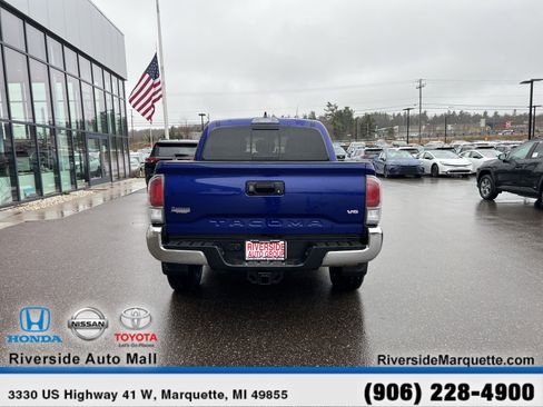 Used 2022 Toyota Tacoma TRD Off-Road image 9
