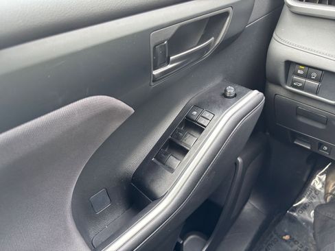 Used 2025 Toyota Highlander LE FWD image 18