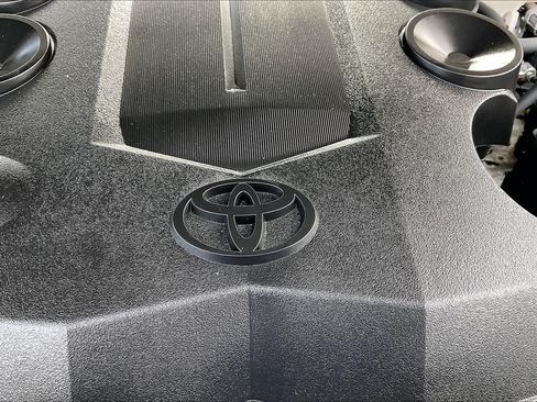 Used 2018 Toyota 4Runner Limited AWD/4WD image 32