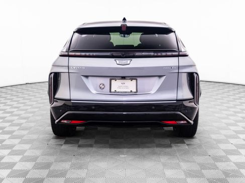 Certified 2025 Cadillac Lyriq Luxury w/ LPO, Floor Liner Package AWD/4WD image 4