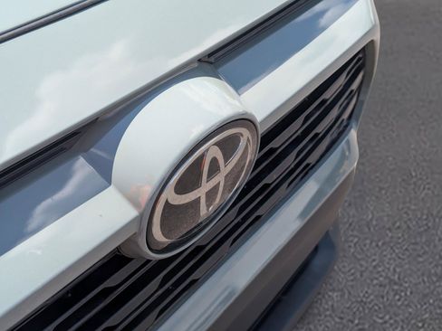 Used 2019 Toyota RAV4 XLE FWD image 5