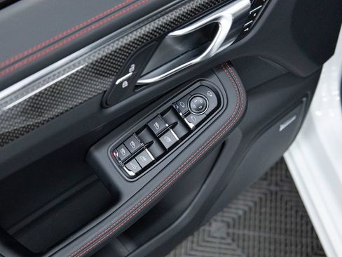 Certified 2026 Porsche Macan GTS AWD/4WD image 29