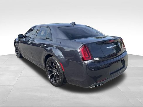 Used 2019 Chrysler 300 Touring w/ Sport Appearance Package RWD image 10