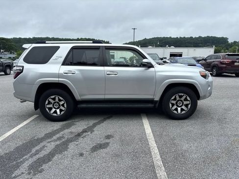 Used 2017 Toyota 4Runner TRD Off-Road Premium AWD/4WD image 4