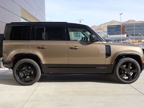 New 2026 Land Rover Defender 110 X-Dynamic SE image 4