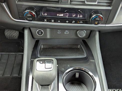 Certified 2023 Nissan Rogue SV image 28