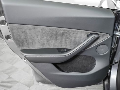 Used 2024 Tesla Model Y Performance image 23