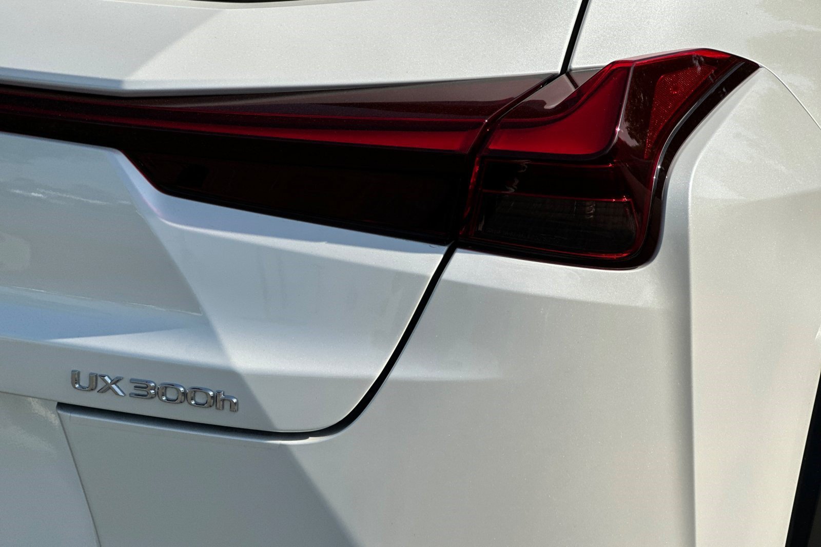 Certified 2025 Lexus UX 300h FWD w/ Accessory Package (Z2) image 28