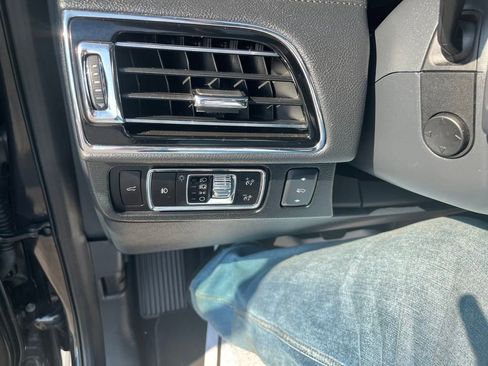 Used 2023 Lincoln Navigator Reserve image 20