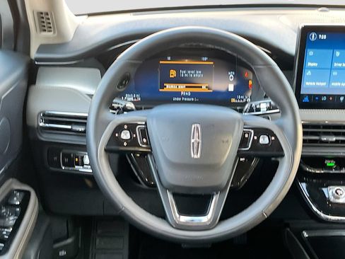 Used 2025 Lincoln Corsair AWD w/ Equipment Group 101A image 22