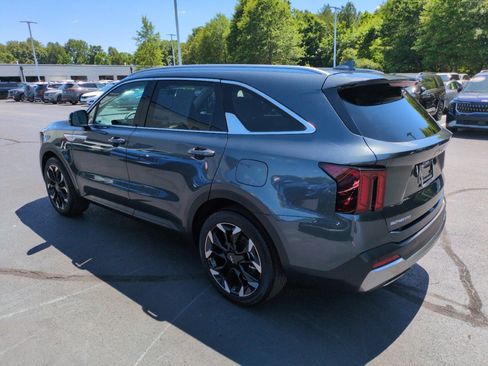 Used 2024 Kia Sorento EX w/ Panoramic Sunroof Package FWD image 5