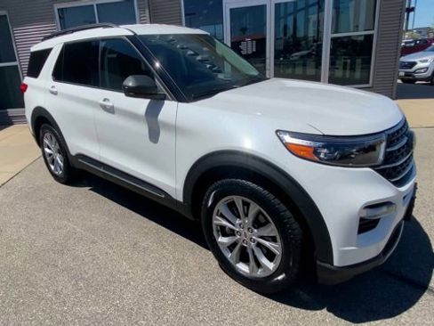 Certified 2023 Ford Explorer XLT w/ Equipment Group 202A AWD/4WD image 5