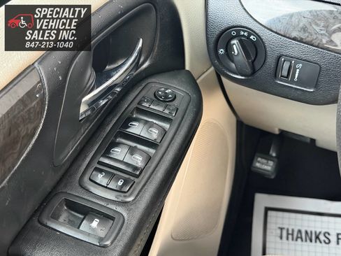 Used 2019 Dodge Grand Caravan SE w/ Power Convenience Group I FWD image 40