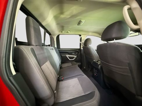 Used 2020 Nissan Titan SV w/ SV Convenience Package image 27