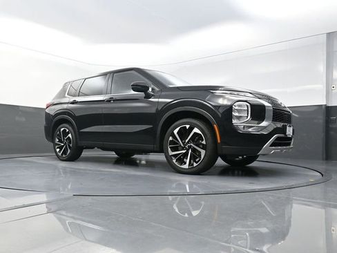 Used 2023 Mitsubishi Outlander SE image 19