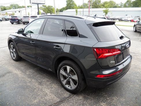 Used 2020 Audi Q5 2.0T Premium w/ Titanium Sport Package AWD/4WD image 3