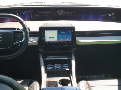 Used 2024 Lincoln Nautilus Reserve image 15