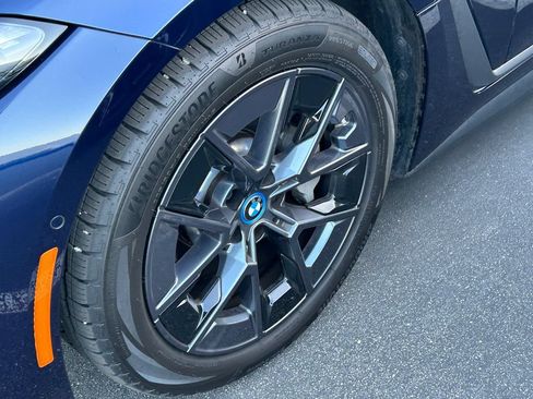Used 2023 BMW i4 eDrive40 RWD image 3