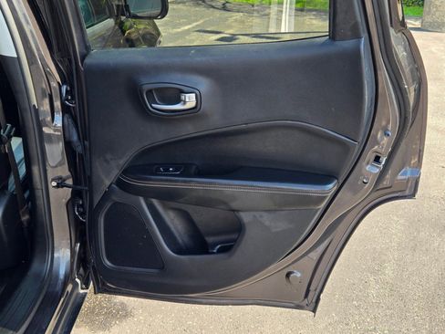Used 2020 Jeep Compass Latitude w/ Cold Weather Group image 9