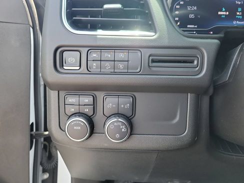 Used 2023 Chevrolet Tahoe Z71 w/ Luxury Package AWD/4WD image 18