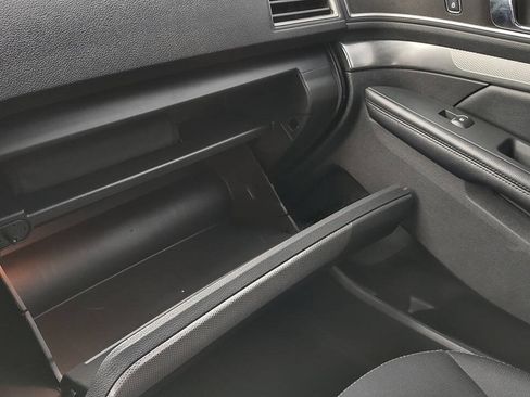 Used 2018 Ford Explorer XLT w/ Equipment Group 201A AWD/4WD image 28