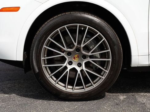 Used 2022 Porsche Cayenne S image 13