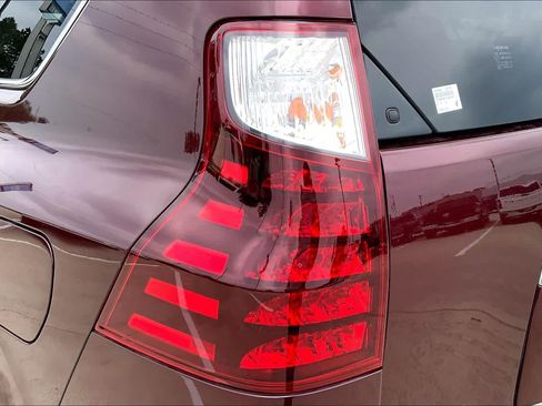 Used 2022 Lexus GX 460 Luxury w/ Sport Design Package AWD/4WD image 28