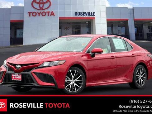 Certified 2024 Toyota Camry SE image 1