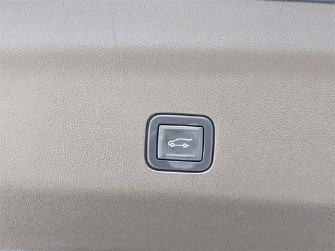 Used 2022 Cadillac Escalade Premium Luxury w/ Performance Package image 17