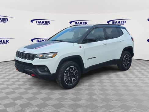 Used 2025 Jeep Compass Trailhawk AWD/4WD image 7