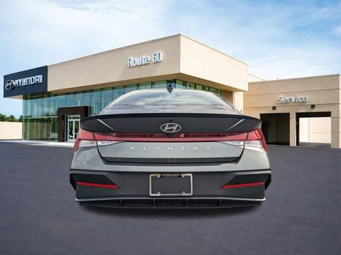 Certified 2025 Hyundai Elantra Sport FWD image 5